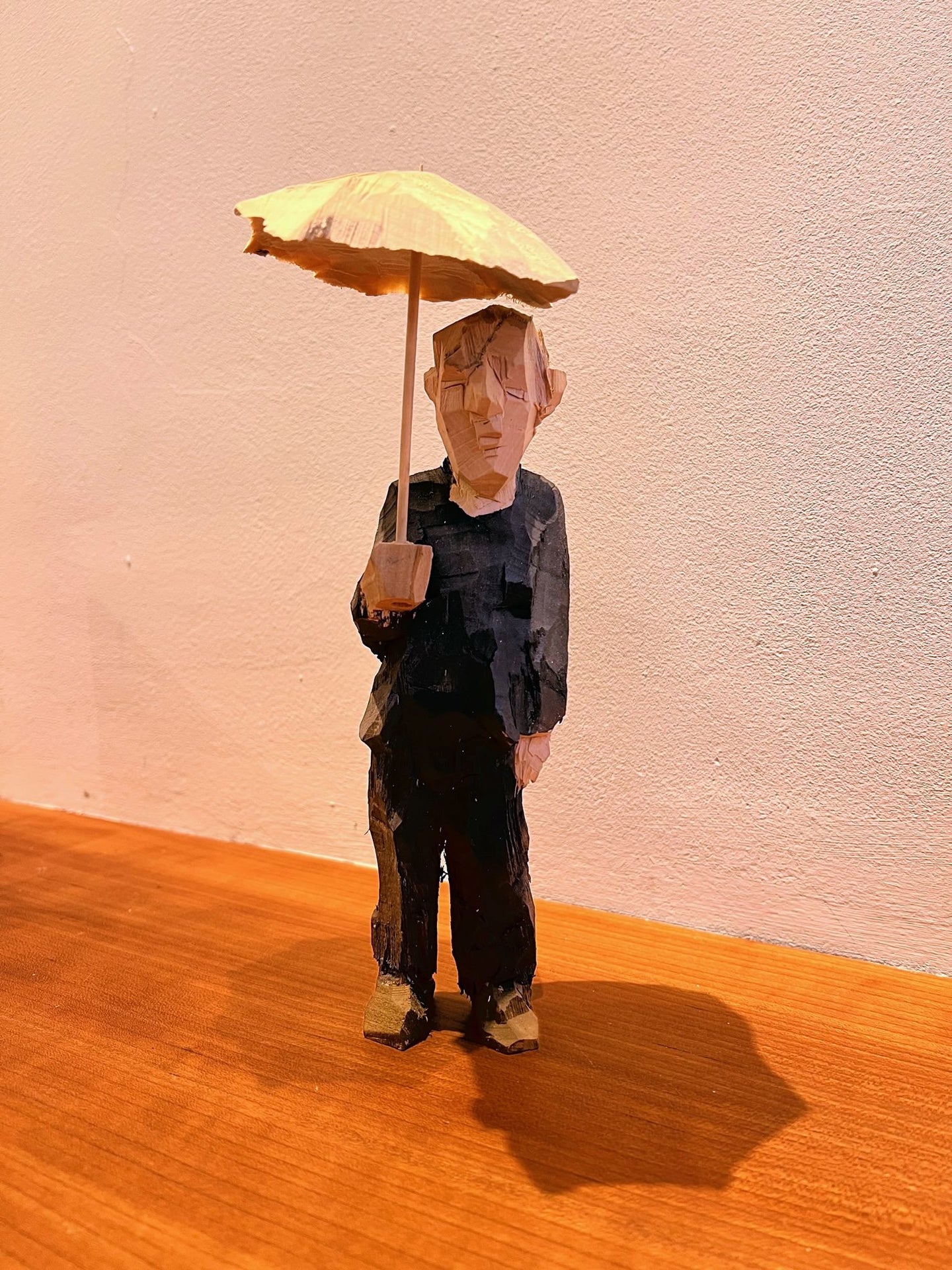 Mann mit Schirm